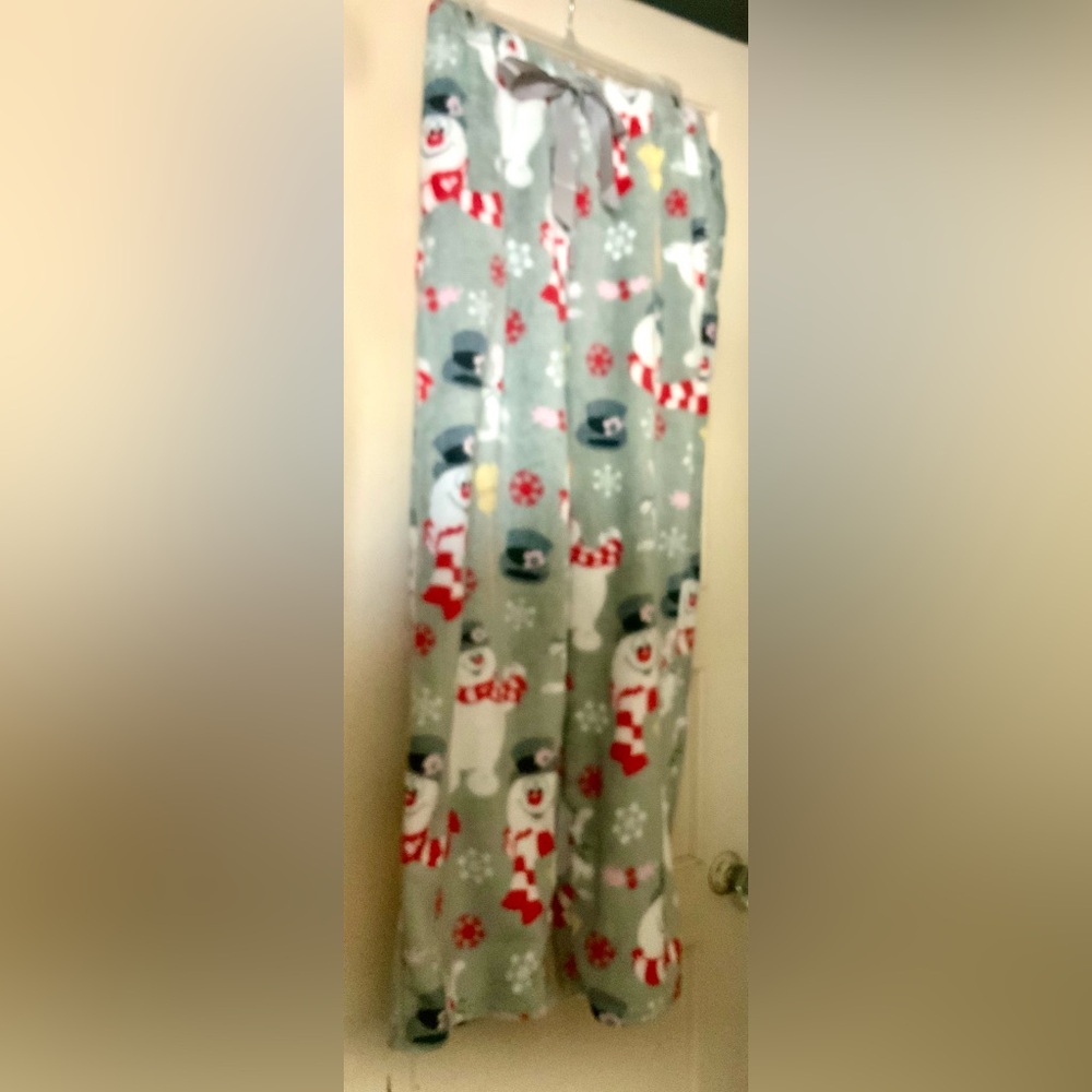 Cozy Snowman pajamas, new with slight waist imperfection
